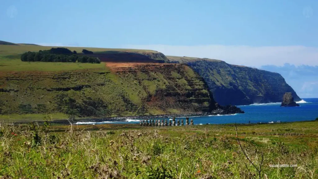 Walking towards Ahu Tongariki