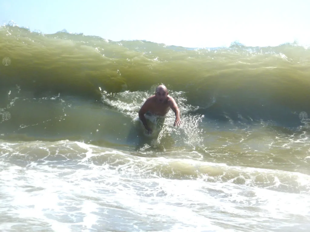 Olas en La Carihuela